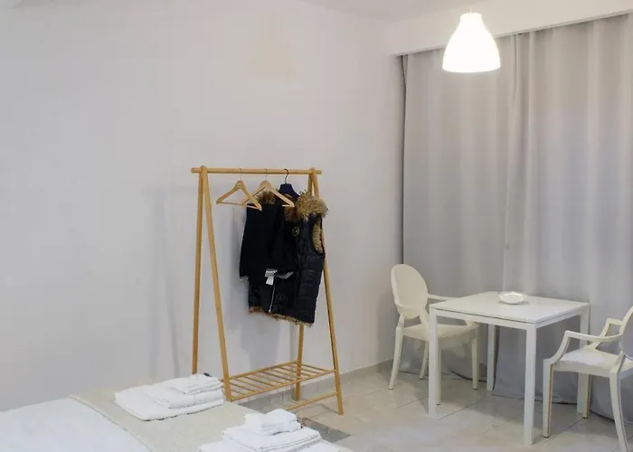 οικία αποζαρι μικρή περσα קסטוריה