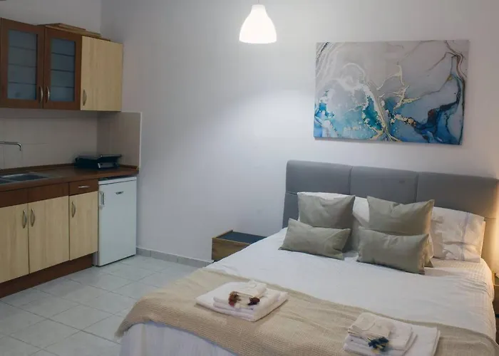 οικία αποζαρι μικρή περσα 公寓 卡斯托里亚